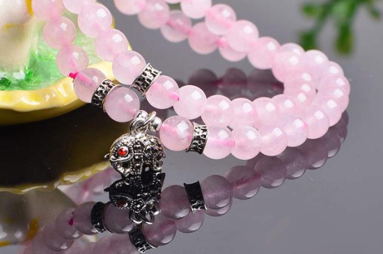 粉色水晶手链代表什么